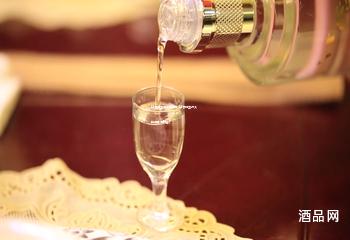 白酒加盟很火的品牌(白酒加盟很火的品牌有哪些)