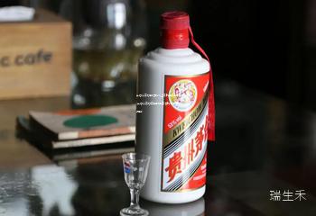 茅台专卖店的酒比线上贵吗是真的吗(茅台专卖店卖的都是真酒吗有没有假的)