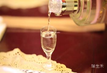 五粮液上选绿豆酒52度价格是多少(五粮液绿豆大区)