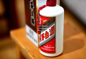 2018年茅台迎宾酒53度价格(2018年茅台迎宾酒53度价格多少一瓶)