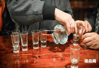 白酒加盟费用是多少钱一瓶的,白酒加盟费用是多少钱一瓶的呢