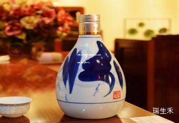 游客去茅台镇怎么买茅台酒(去茅台镇买酒需注意什么)