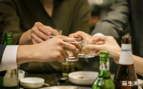 茅台酒代理能赚多少钱啊现在多少钱一瓶(贵州茅台酒代理赚钱吗可靠吗？)