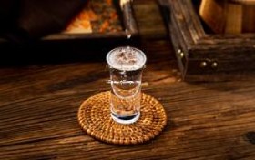 15年五星茅台价格一览表,2015年五星茅台真假图片对比