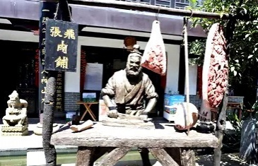 桃园结义前，张飞河北杀猪，关羽山西卖枣，他们为何武艺高强？