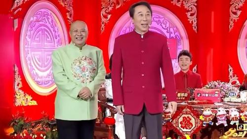 冯巩重回老本行说相声，一句我想死你们了太经典，台下观众秒沸腾